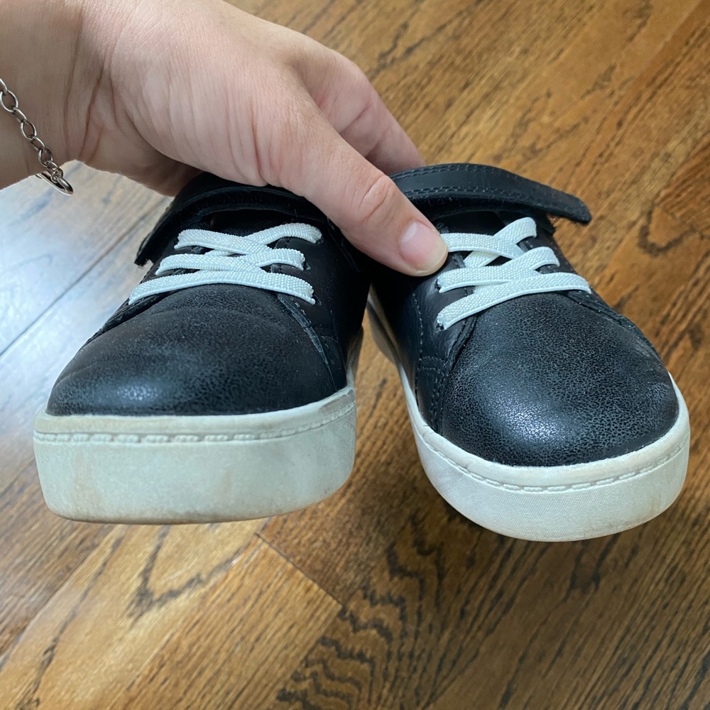 Carter's PERRIE toddler girl size 10 Black Sneakers with Silver Glitter Heart - Picture 10 of 15